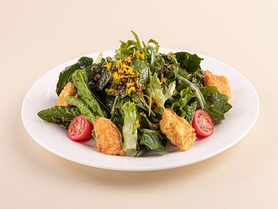 Салат с киноа и форелью