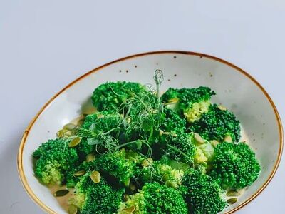 Брокколи под кунжутным соусом