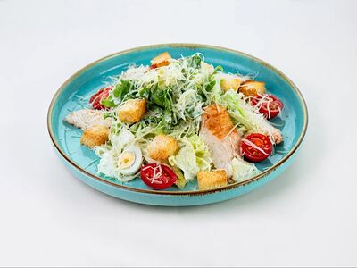 Салат Цезарь с курицей
