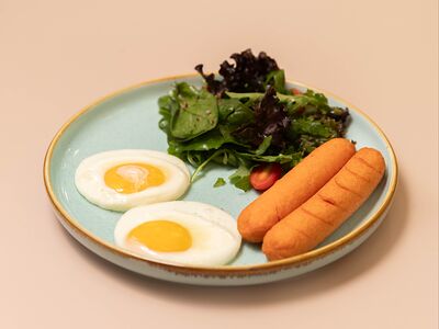 Яичница с сосисками